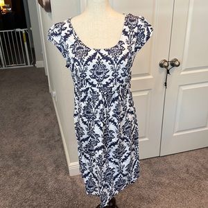Adorable maternity dress - perfect for baby shower! Size L